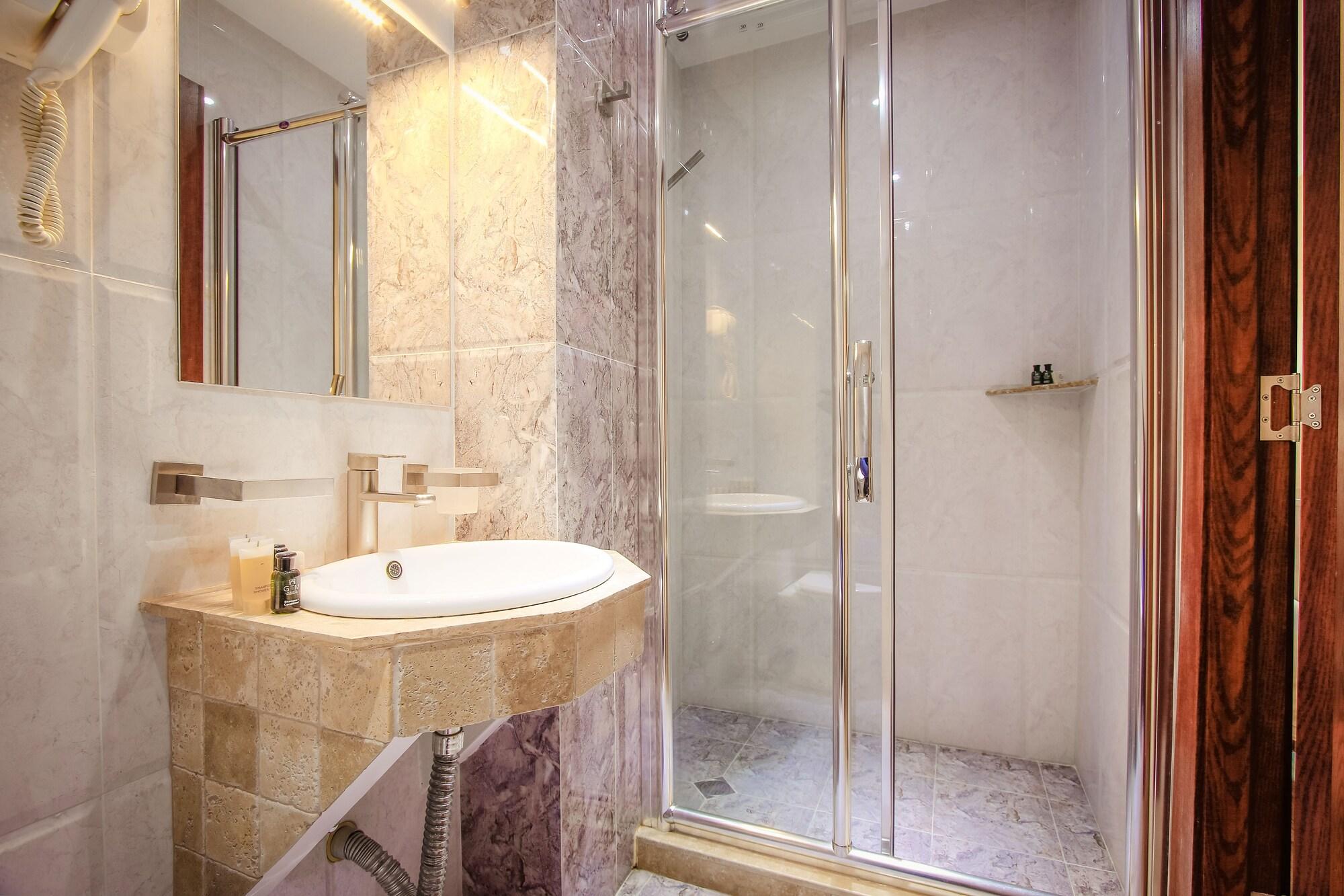 Gtm Plaza Hotell Tbilisi Exteriör bild