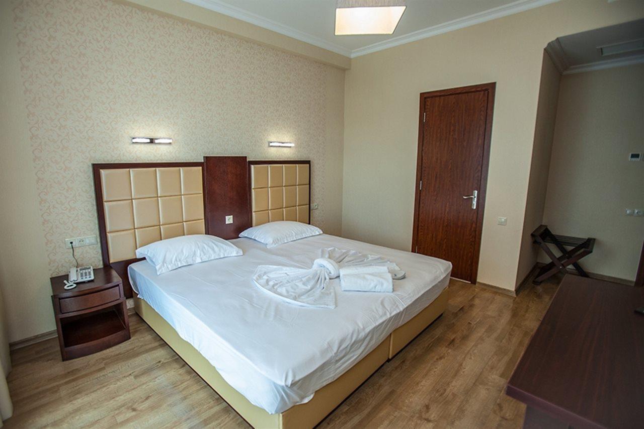 Gtm Plaza Hotell Tbilisi Exteriör bild