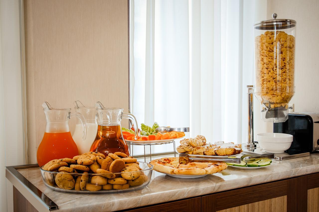 Gtm Plaza Hotell Tbilisi Exteriör bild