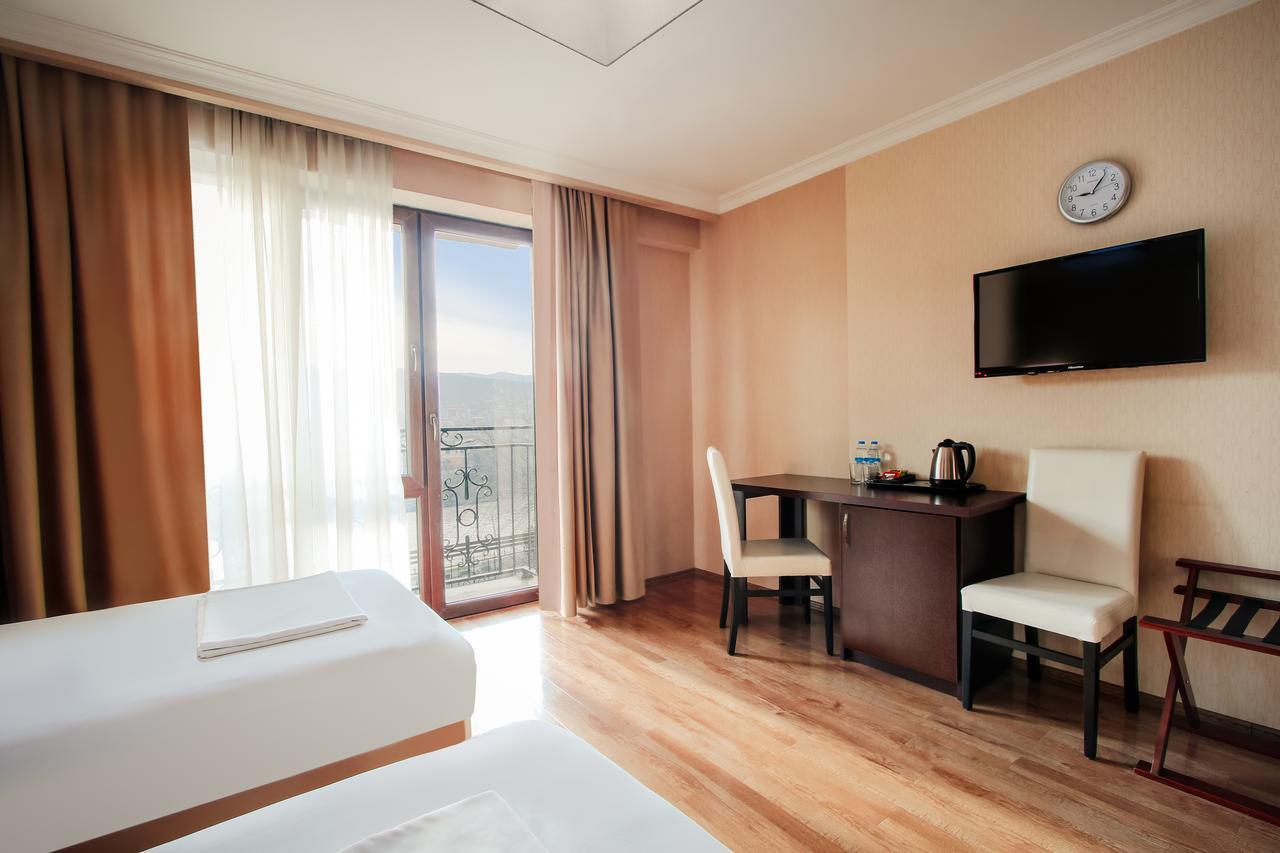 Gtm Plaza Hotell Tbilisi Exteriör bild
