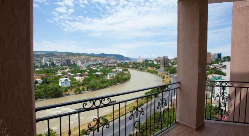 Gtm Plaza Hotell Tbilisi Exteriör bild