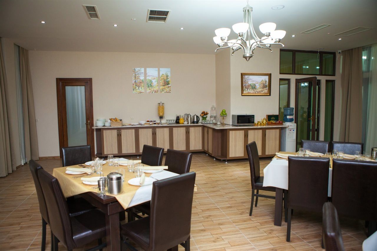 Gtm Plaza Hotell Tbilisi Exteriör bild